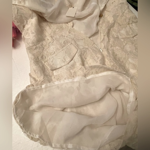 Medium size Jumper by L’atiste in a Lacey ivory coloured finish with belt straps - Picture 7 of 9